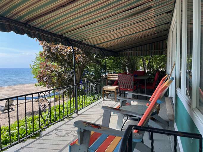 covered patio offers Lake Erie views